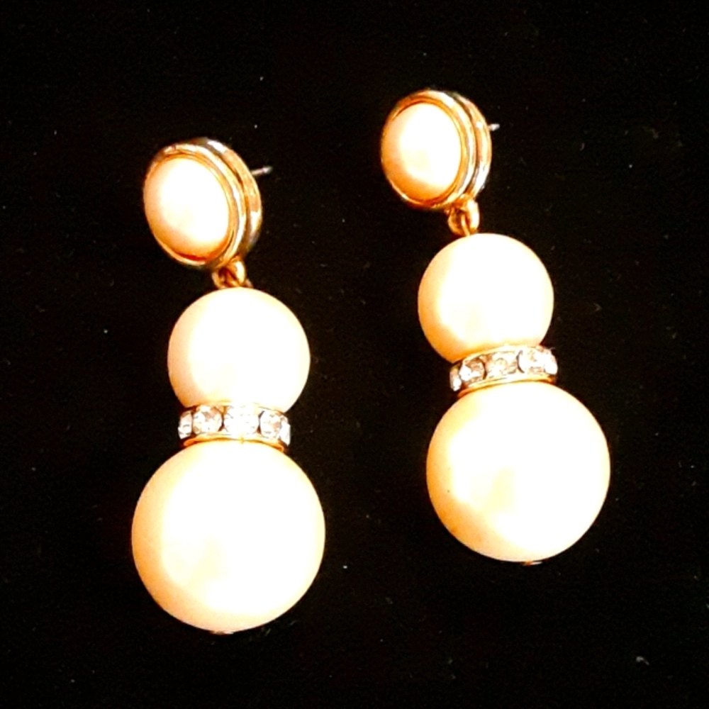 LCI FAUX PEARL DROP EAR